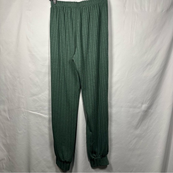 Green Ribbed Two-Piece Lounge Set - Picture 5 of 8